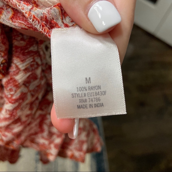 Francesca’s Blue Rain orange rust boho ruffle top size Medium - Picture 9 of 9